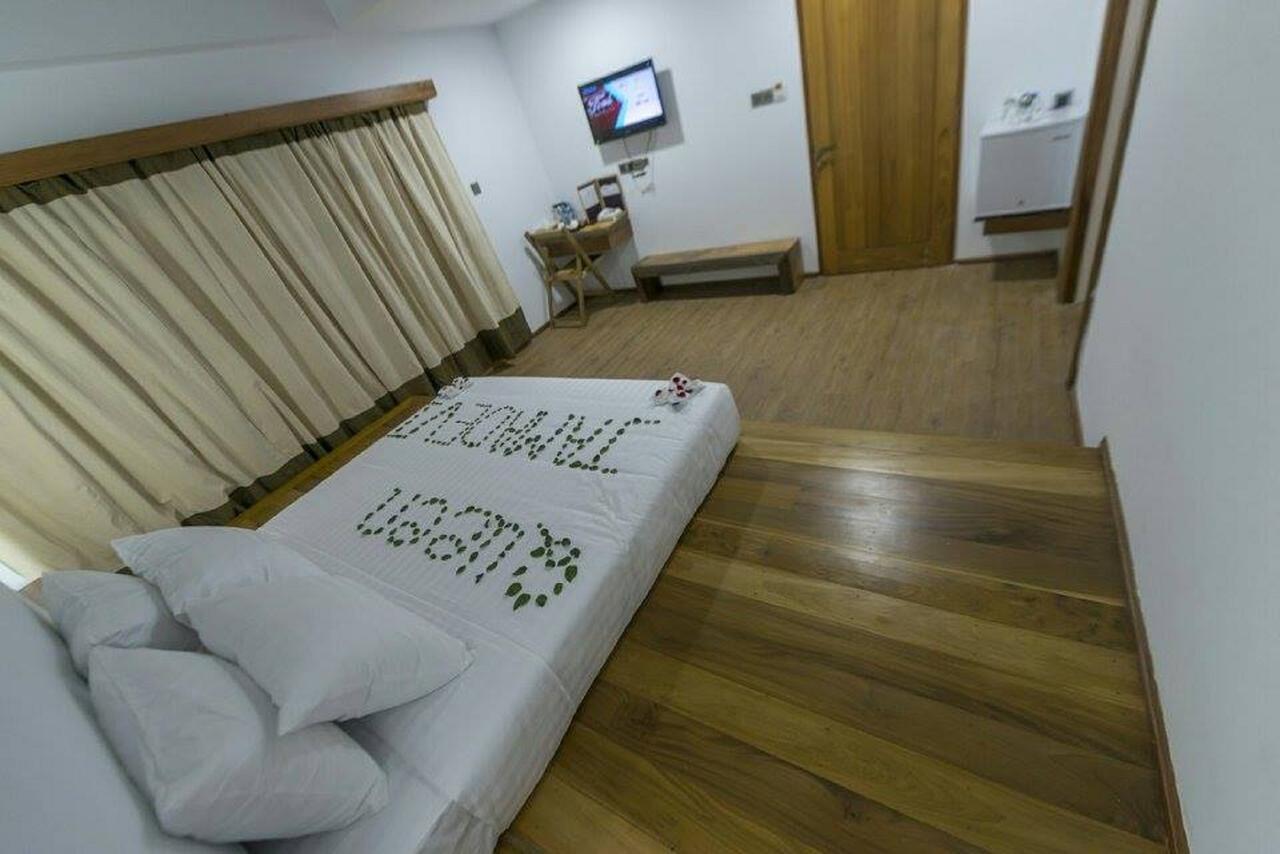 מאולמיין Hotel Queen Jamadevi מראה חיצוני תמונה