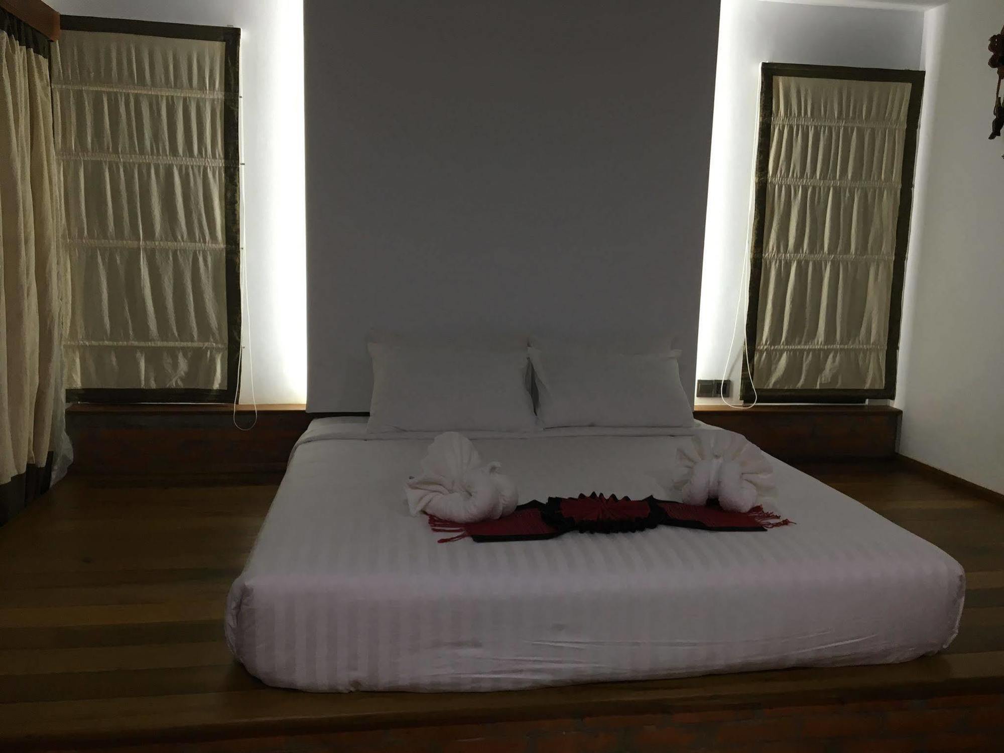 מאולמיין Hotel Queen Jamadevi מראה חיצוני תמונה