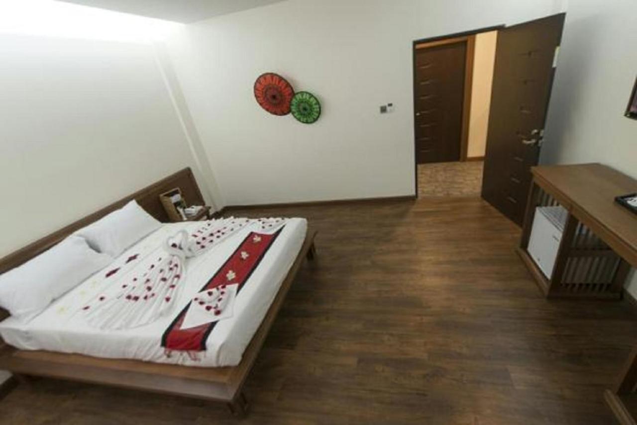 מאולמיין Hotel Queen Jamadevi מראה חיצוני תמונה
