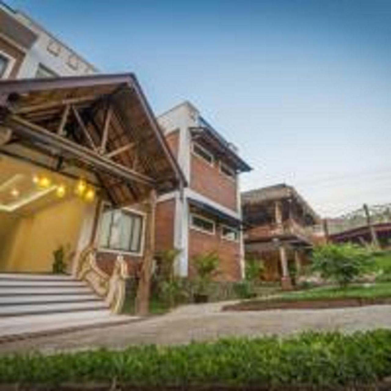 מאולמיין Hotel Queen Jamadevi מראה חיצוני תמונה